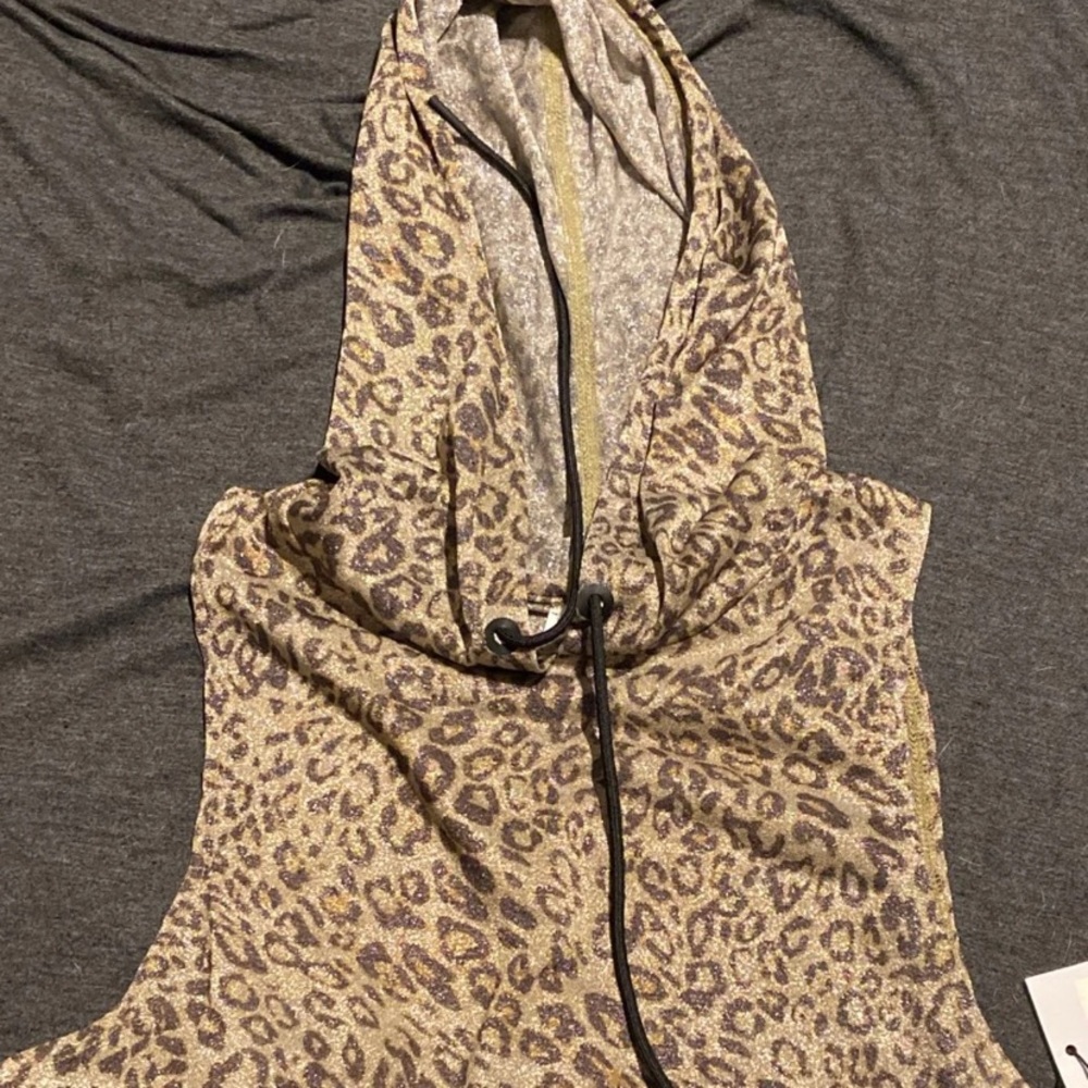 Zyia crop hoodie